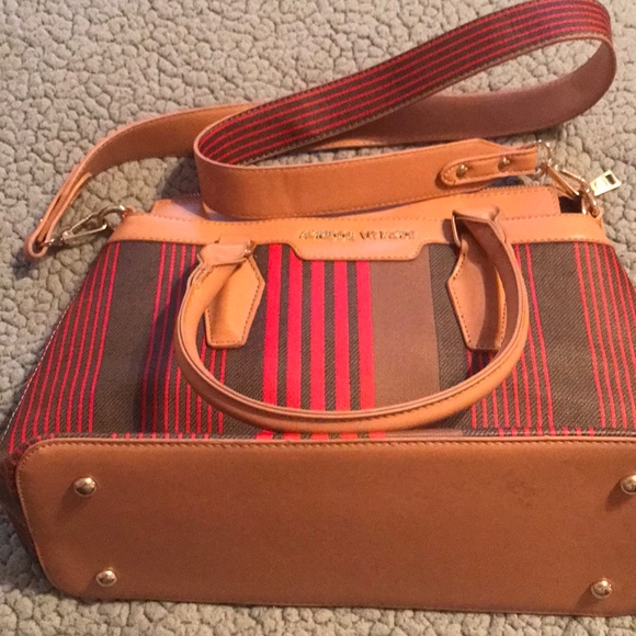 Adrienne Vittadini medium size tote - Picture 1 of 6